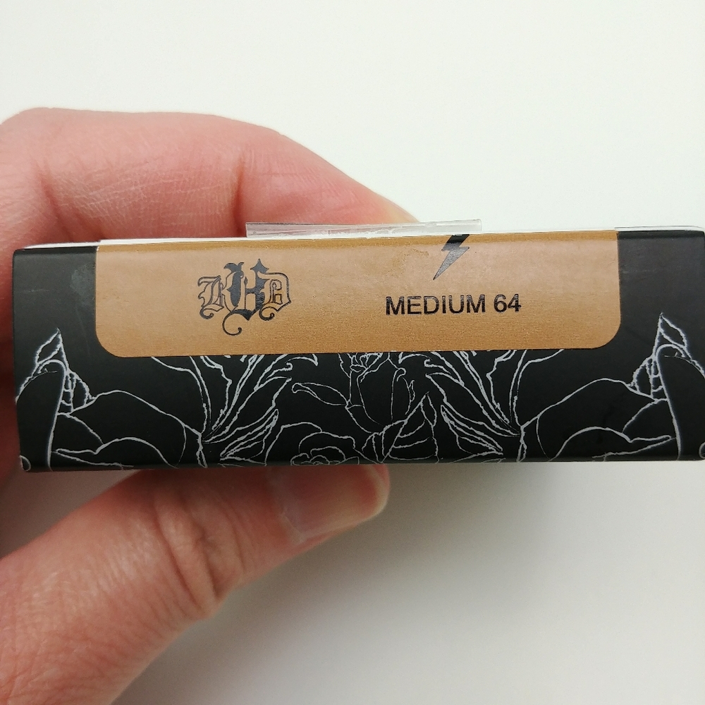 Kat Von D Lock-It Powder Foundation Medium 64 - Picture 6 of 7